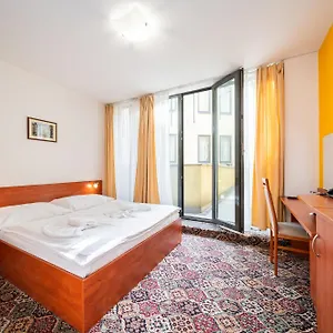 Hotel De Luxe, Prag
